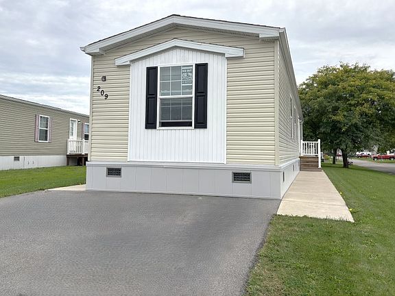 2nd image of 209 Ash St #209
