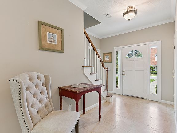 5th image of 323 Sandcastle Ln