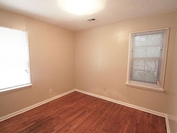 5th image of 3913 SE 10th St