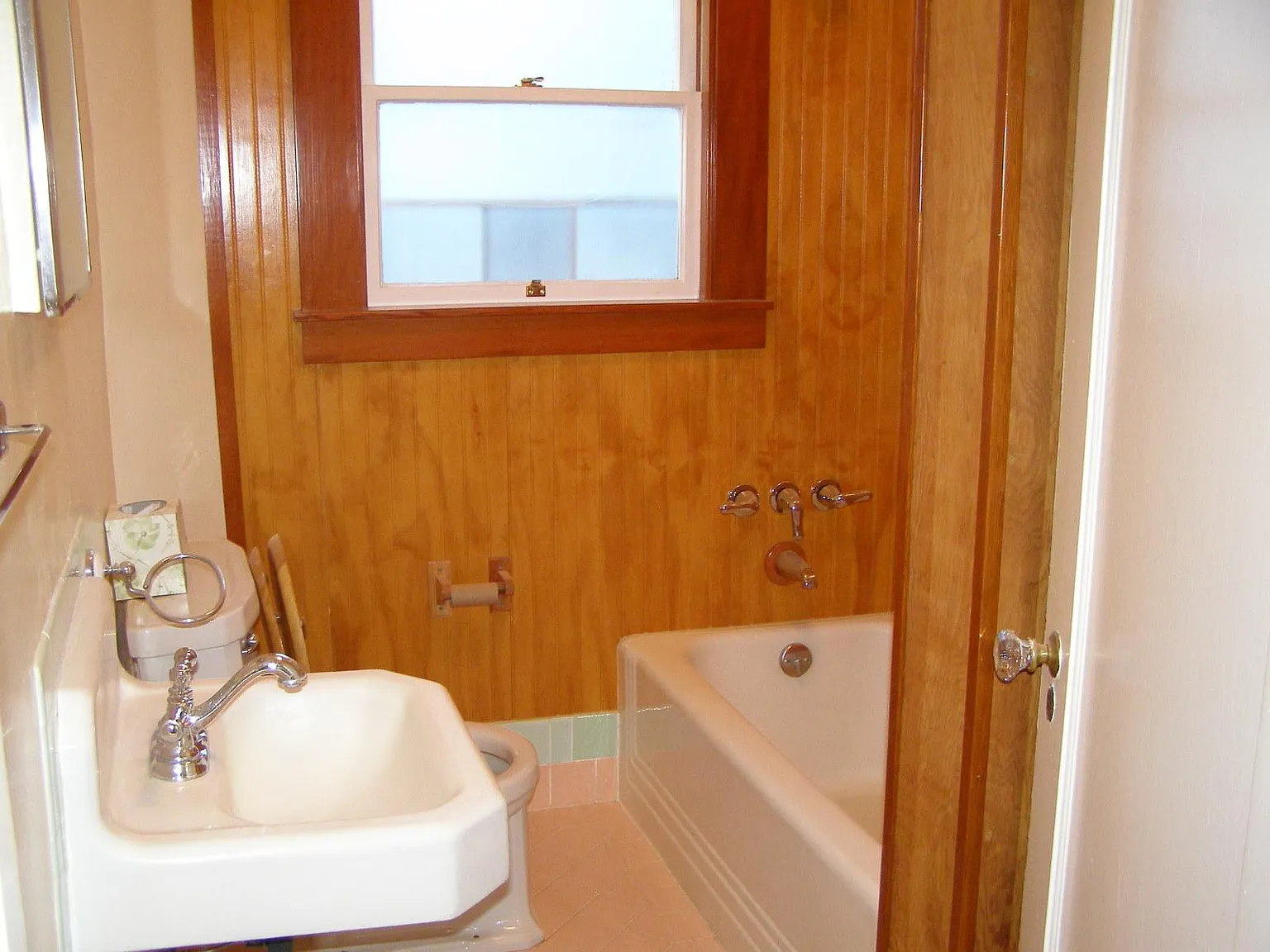 3 bed, 1084 sqft, $4,400 — Photo 2