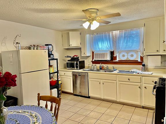 2nd image of 35 Pearl Ave #1