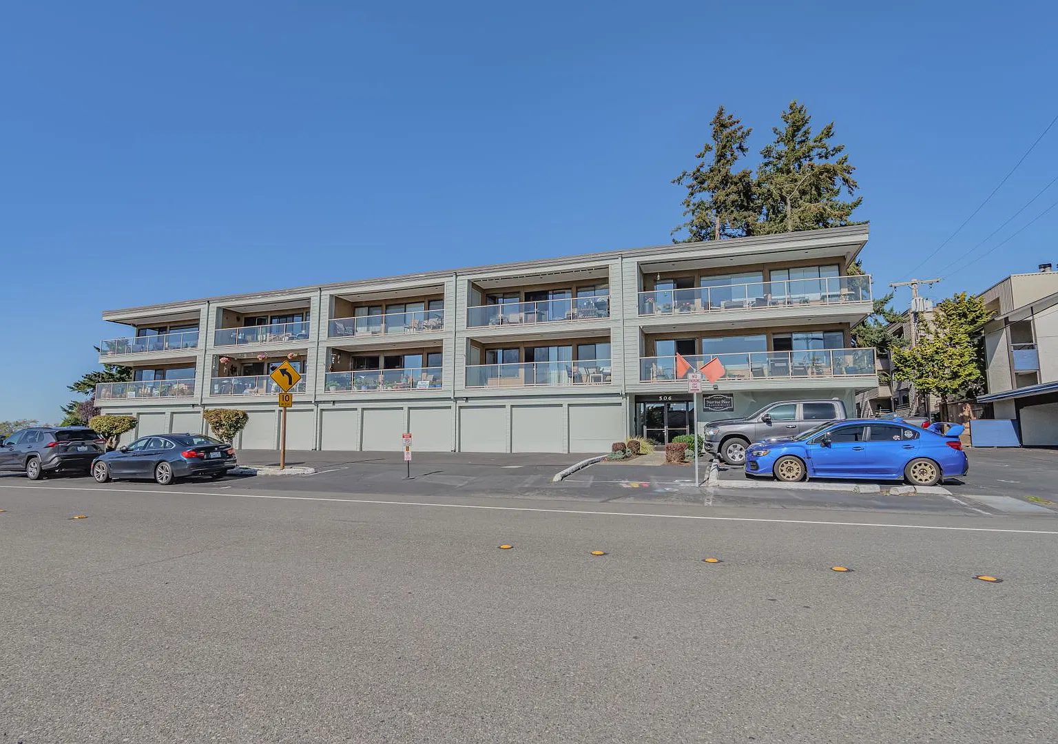 Cozy 1 Bed Condo Near Des Moines Marina, In-Unit Laundry — Photo 2