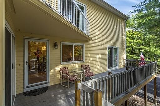 1st image of 68 Whalers Ln