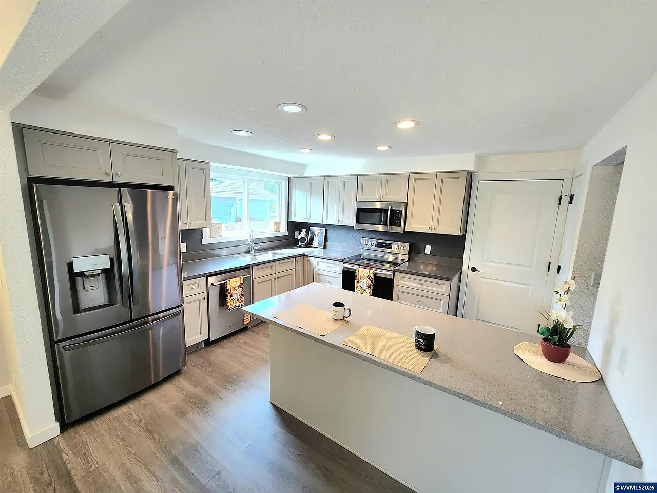 3 bed, 1219 sqft, $2,485 — Photo 2