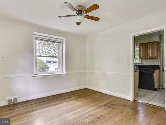 5th image of 9609 Parkwood Dr