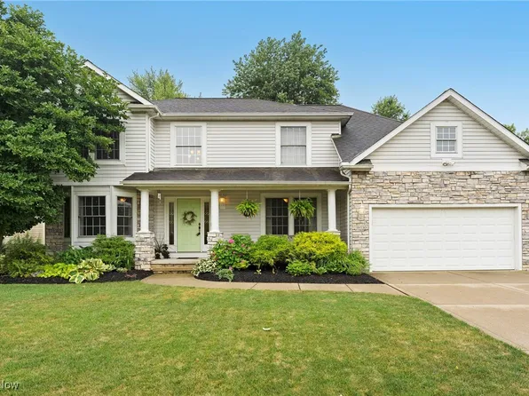 38530 Old Willoughby Dr, Willoughby, OH 44094