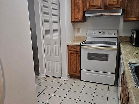 4th image of 1020 NW 80th Avenue #103