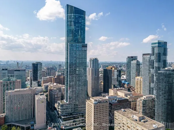 386 Yonge St, Toronto, ON