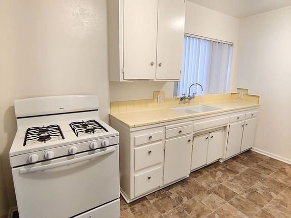3rd image of 11042 Aqua Vista St #10419236