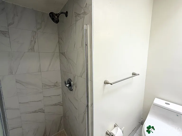 840 Templeton Ave — Photo 13