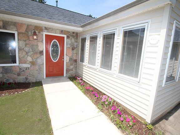 5th image of 44 Pine Dr