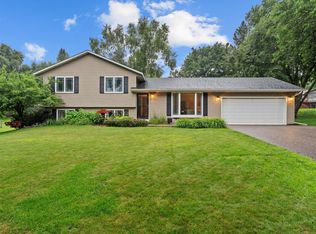 10382 Greyfield Ct, Eden Prairie, MN 55347