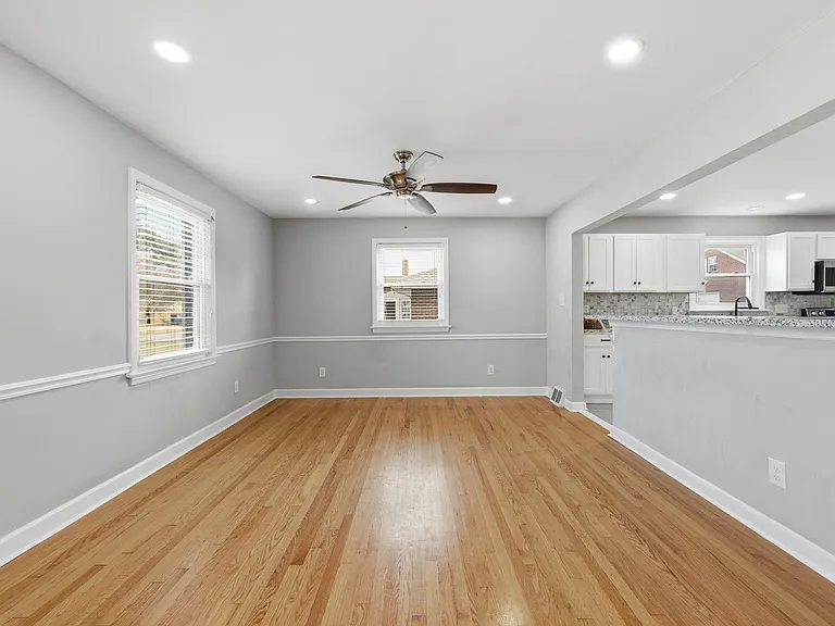 2725 Greendale Ave — Photo 8