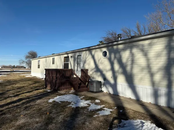 6 Avalon Ln, Hastings, NE 68901