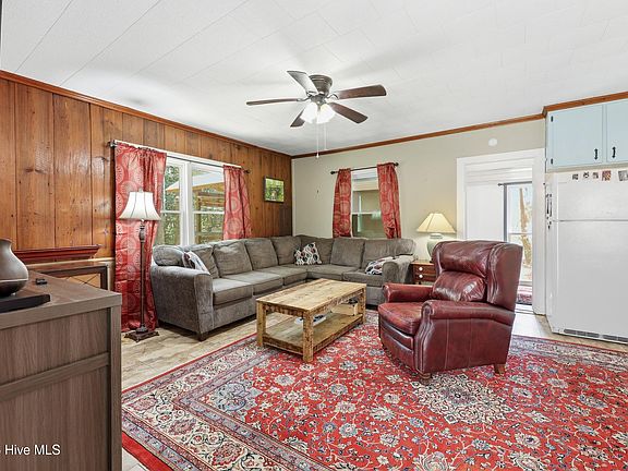 5th image of 110 Maple Street