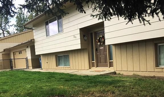 3rd image of 205 Sunset Dr