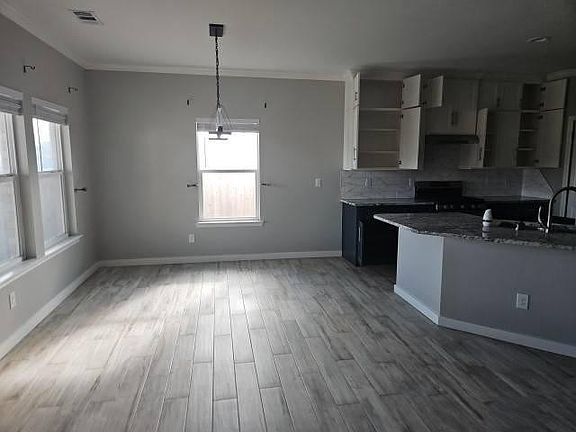 5th image of 1216 E Pine Ave