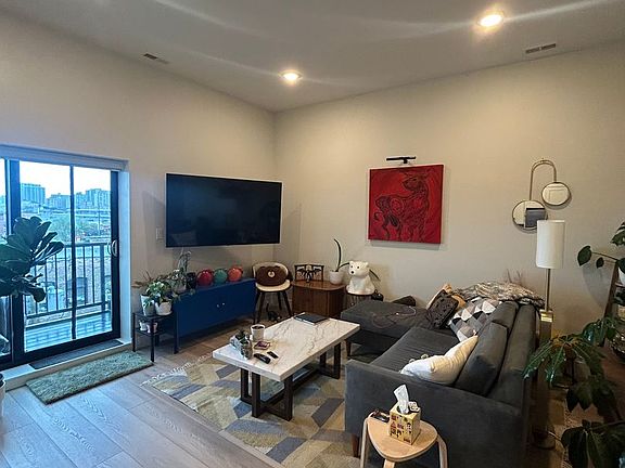 4th image of 1214 W Carmen Ave #403