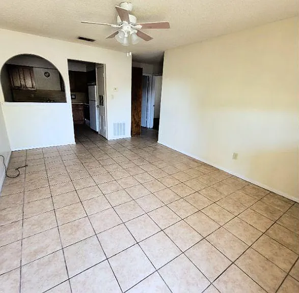 505 N Main St — Photo 3