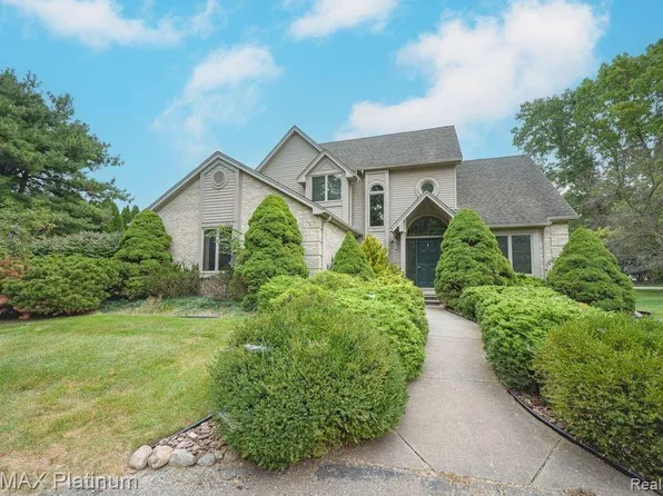 11777 Rebecca Ln, Whitmore Lake, MI 48189