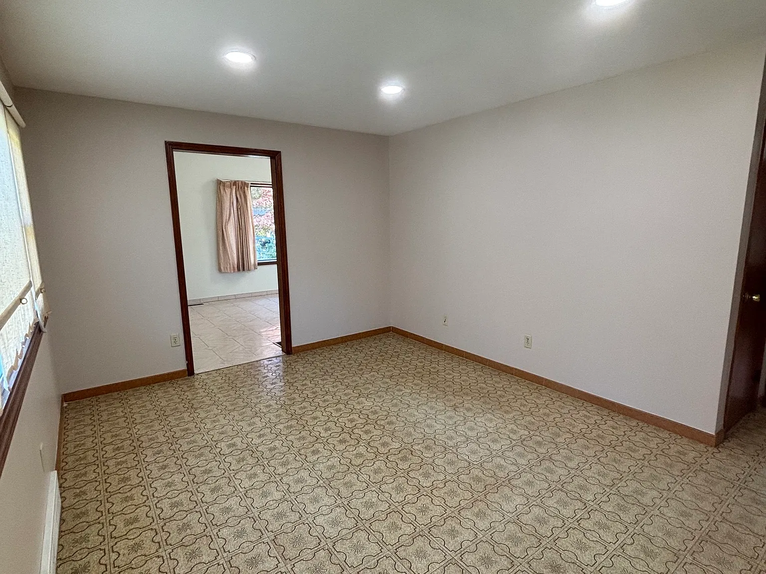 3 bed, 1.0 bath, 1482 sqft, $3,300 — Photo 4