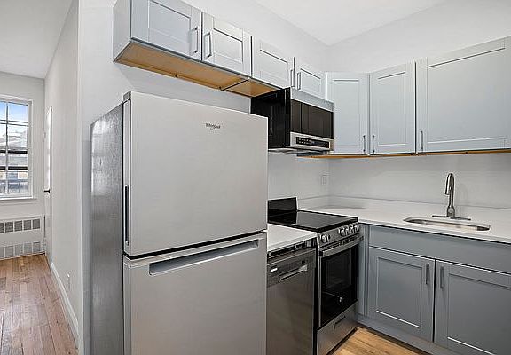 3rd image of 323 E 75th St APT 2A