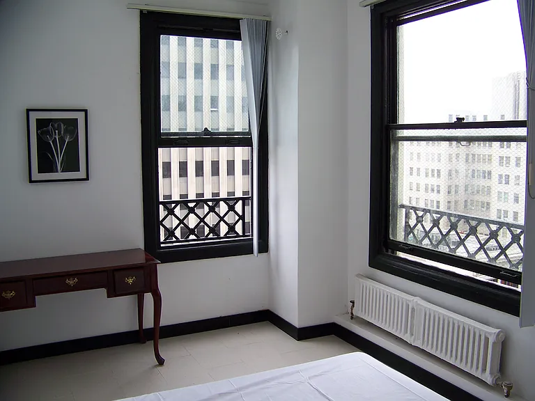 Hayward Manor Apartments — Photo 13