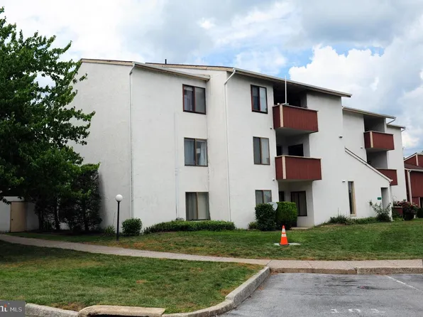 811 Brian Dr APT 301, Enola, PA 17025