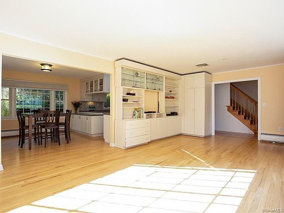 5th image of 48 Richmond Ln