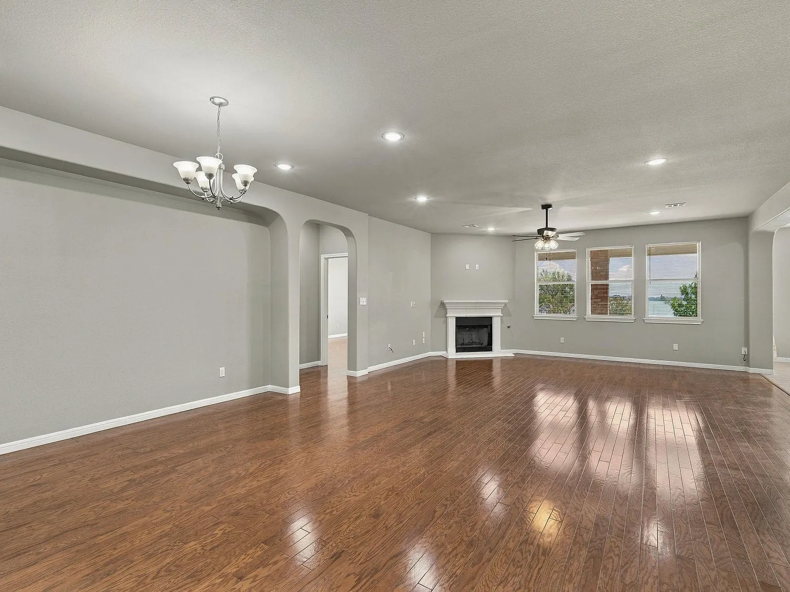4 bed, 2.5 bath, 2825 sqft, $2,950 — Photo 4