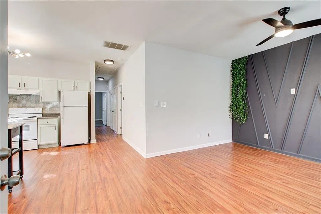 3 bed, 2.0 bath, 2470 sqft, $1,600 — Photo 3