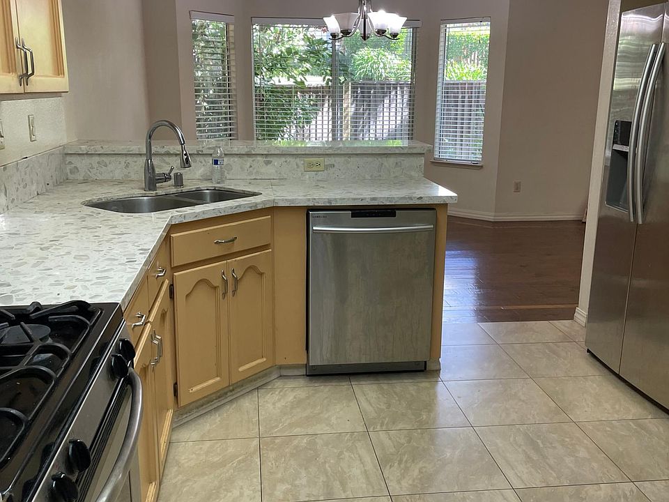 1st image of 2124 Cuesta Dr