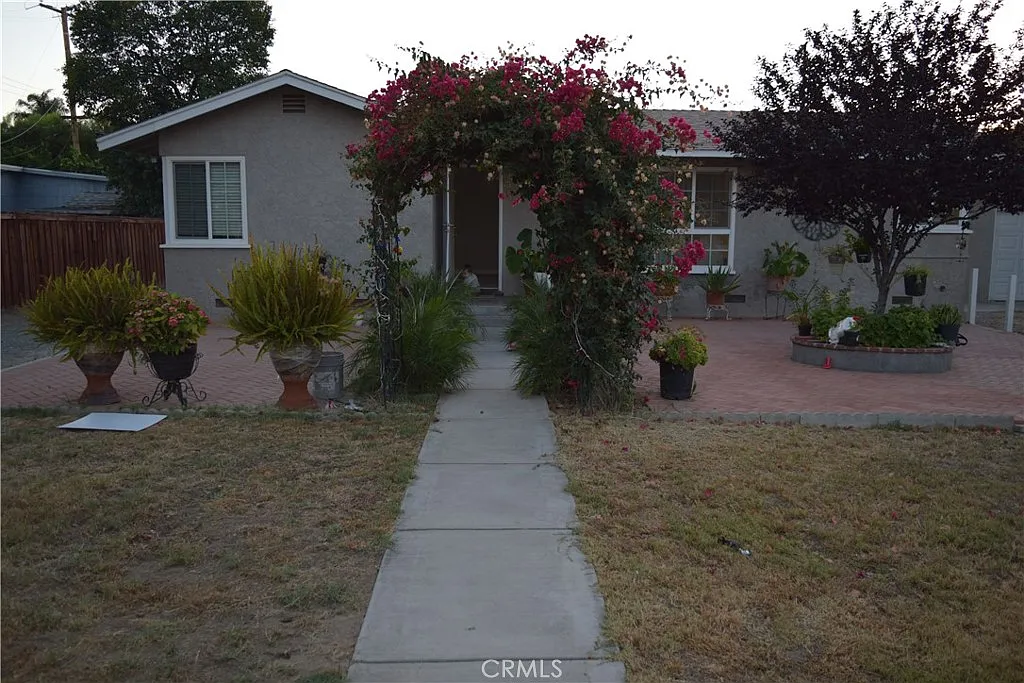 2 bed, 934 sqft, $2,000 — Photo 1