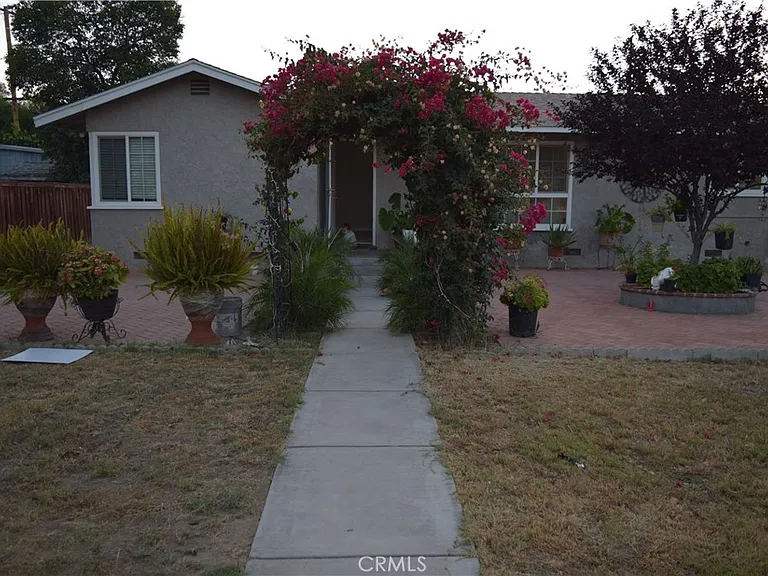 317 Terry Ln — Photo 1