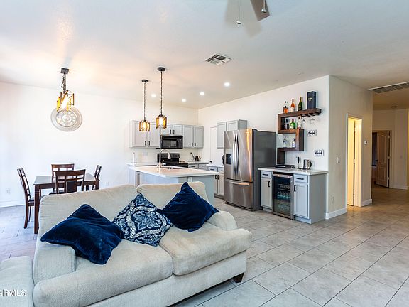 3rd image of 7206 W HILTON Avenue