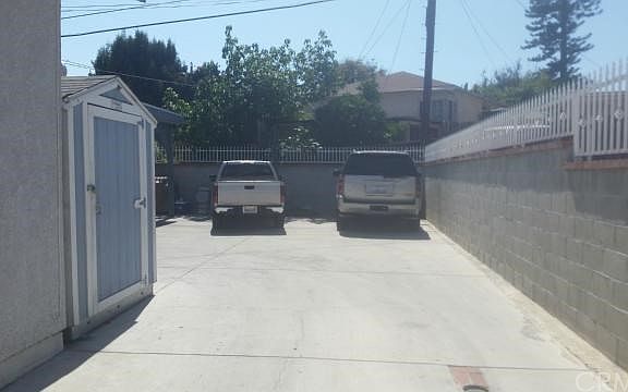 5th image of 1059 N Alma Ave