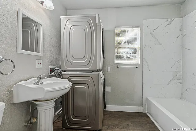 2 bed, 1.0 bath, 938 sqft, $1,295 — Photo 4