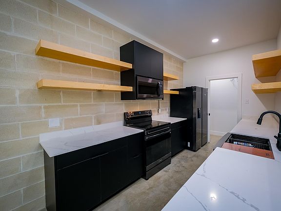 5th image of 6807 Sandra Ln #B