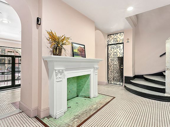 5th image of 200 W 112th St APT 3A
