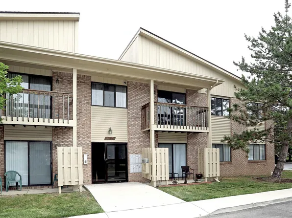 Fraser Pointe Manor Apartments, 18640 E Forteen Mile Rd #977b45f43, Fraser, MI 48026