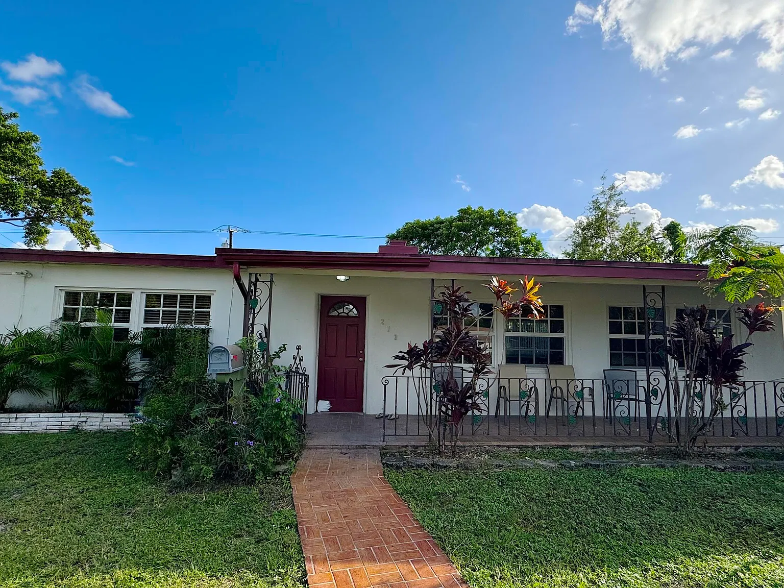 2 bed, 1.0 bath, 1617 sqft, $3,100 — Photo 1
