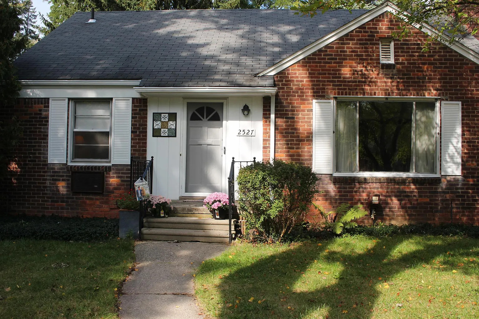 2527 Buckingham Ave photo 1