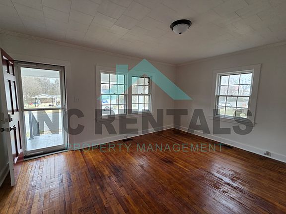 2nd image of 1318 Front St