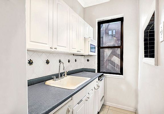 3rd image of 512 E 82nd St #3D