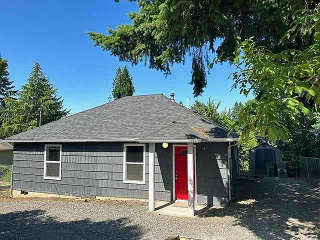 9253 SW Terwilliger Blvd — Photo 1