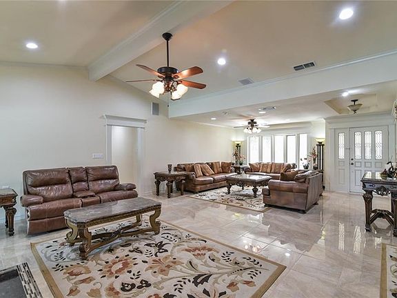 5th image of 220 Creekwood Dr