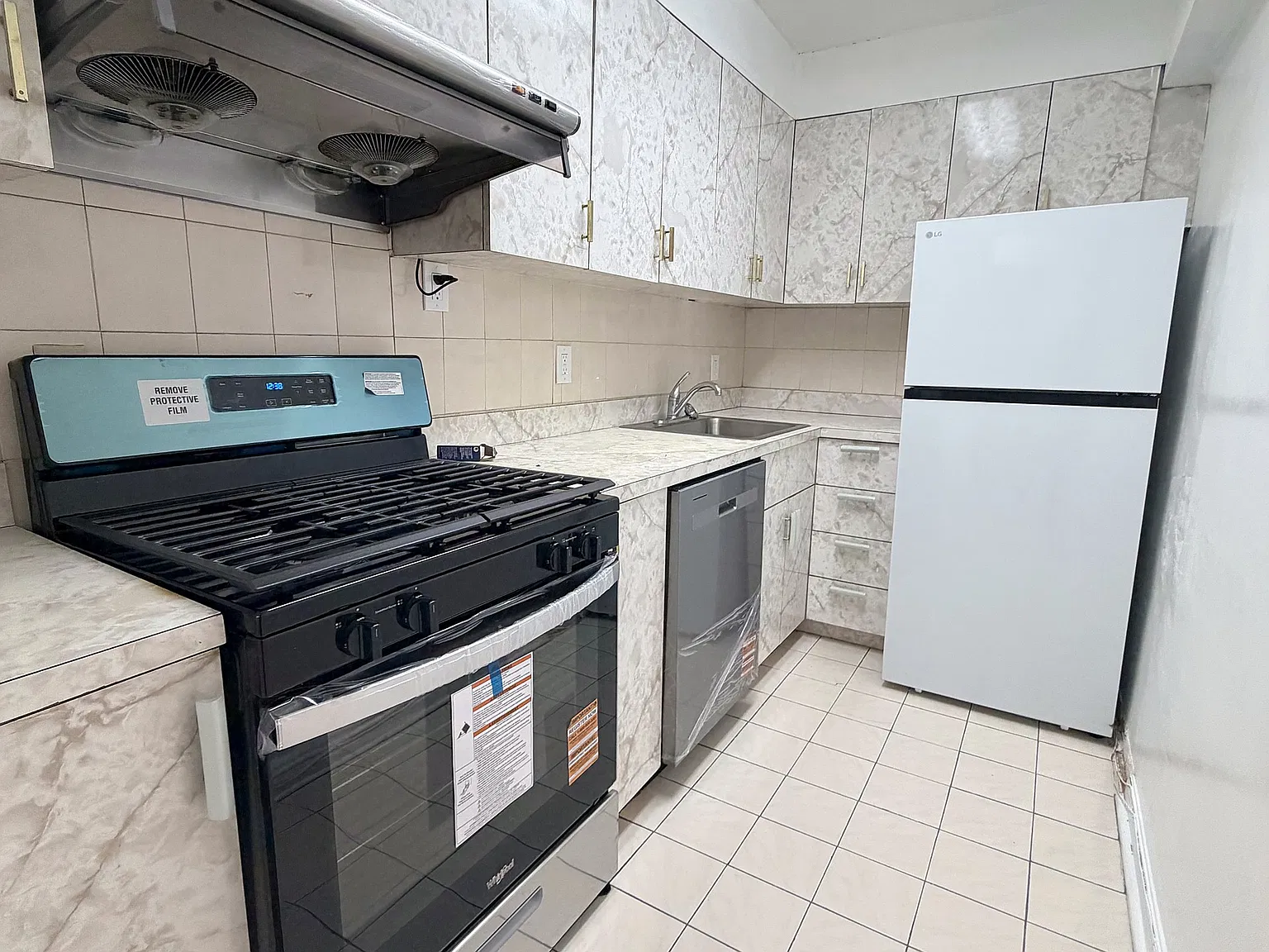 1 bed, 850 sqft, $2,000 — Photo 2