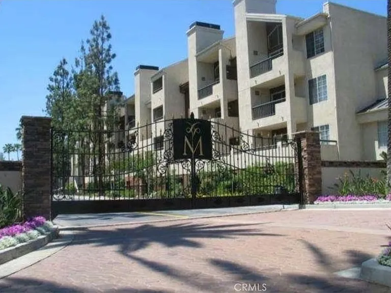 21500 Burbank #223 — Photo 8