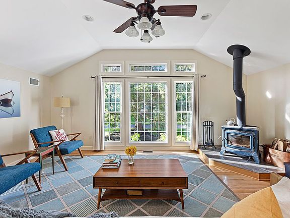 2nd image of 6 Wallace Ln