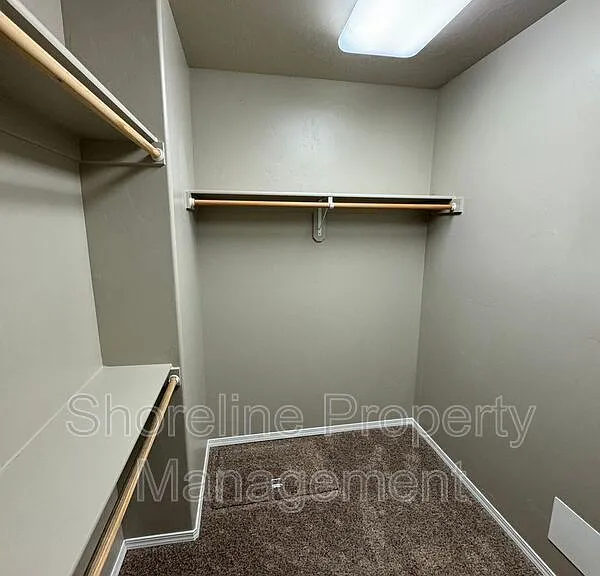 511 Diamond Lake St — Photo 7